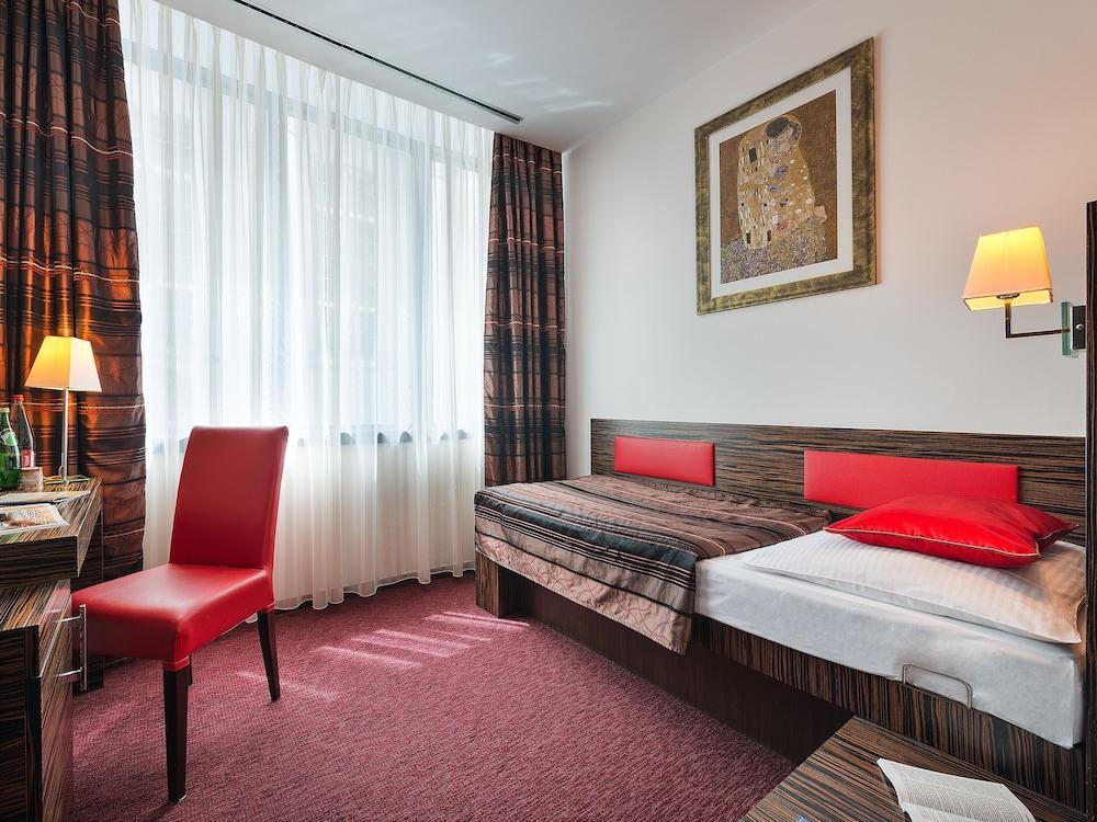 Ea Crystal Palace 4* Prag